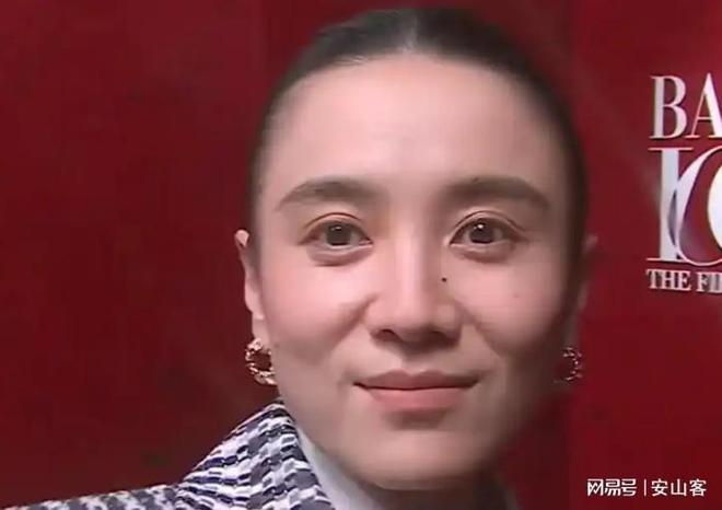 签吓坏杨幂不敢露脸只有赵今麦扛住了！pg电子试玩网站免费芭莎之夜被镜头(图5)