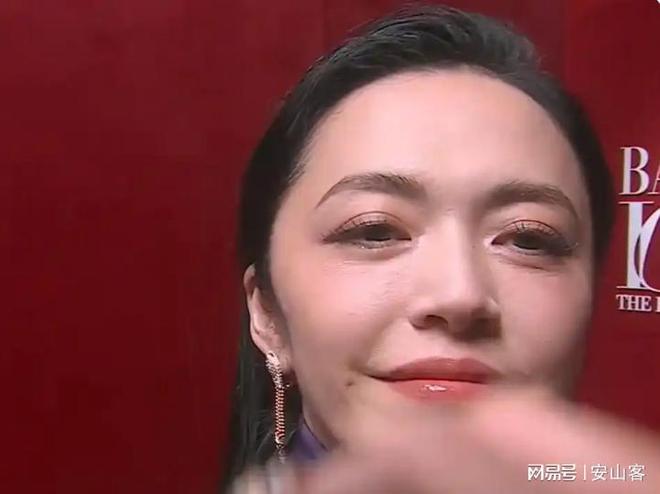 签吓坏杨幂不敢露脸只有赵今麦扛住了！pg电子试玩网站免费芭莎之夜被镜头(图11)
